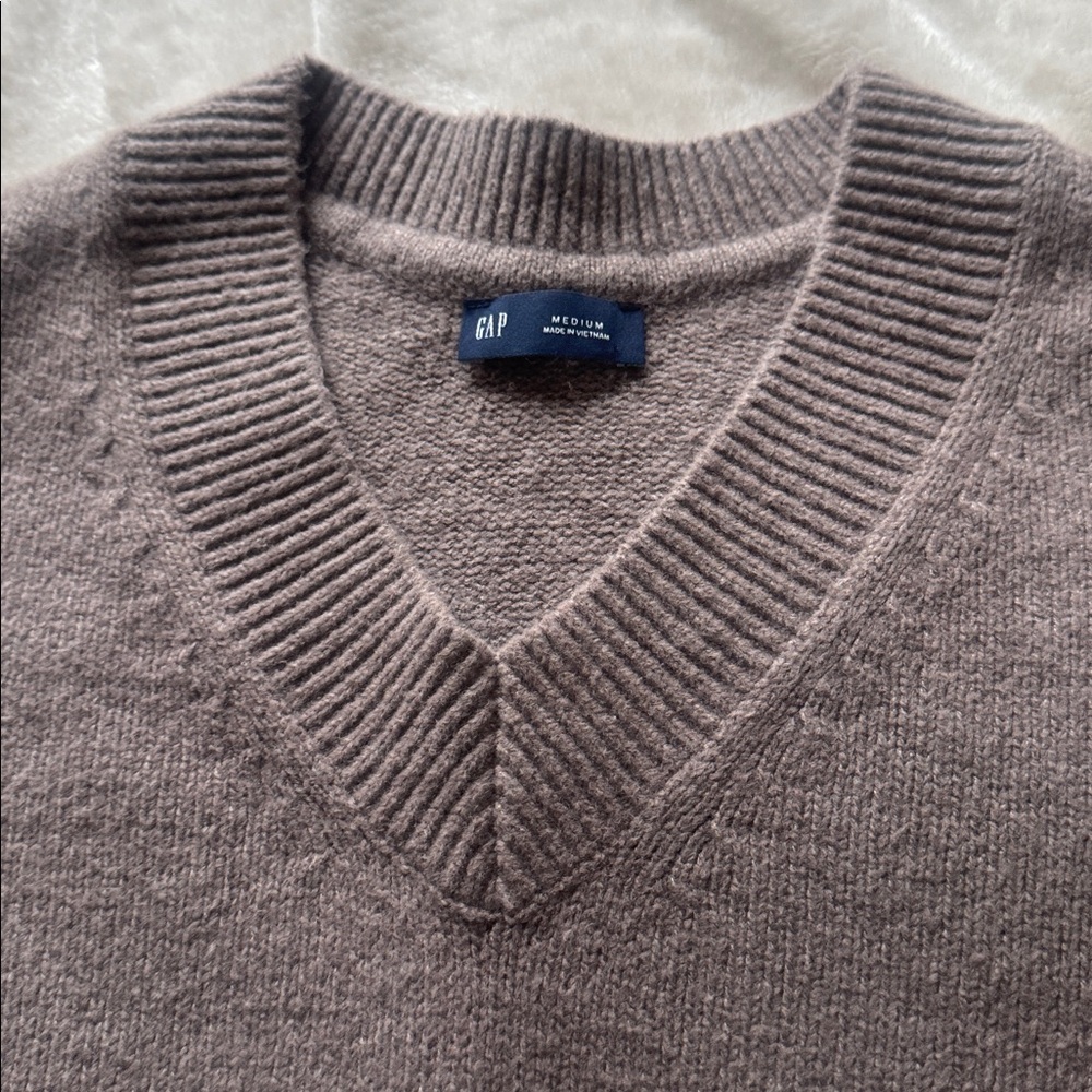Cash soft oversized v neck sweater - Picture 3 of 4